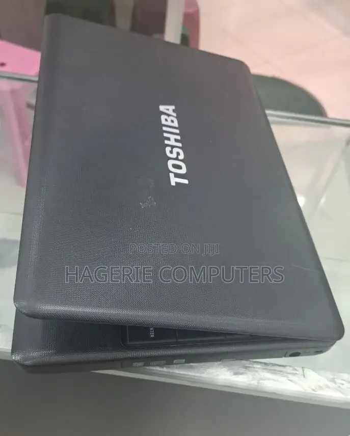 New Laptop Toshiba Satellite C850 4GB HDD 500GB