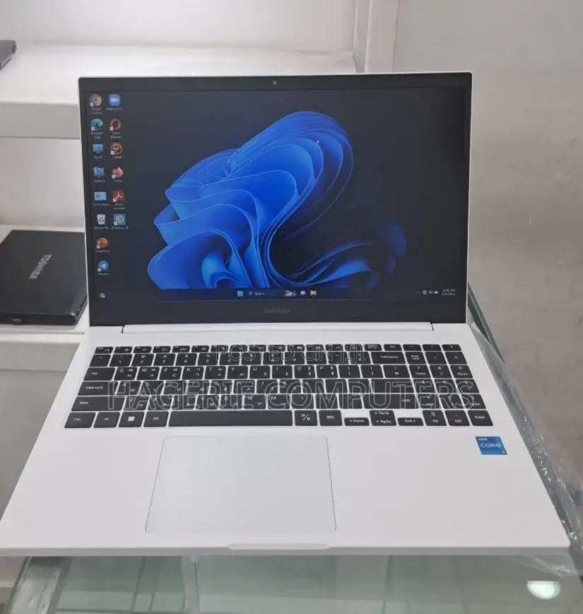 New Laptop Samsung NP355E5X 8GB SSD 256GB