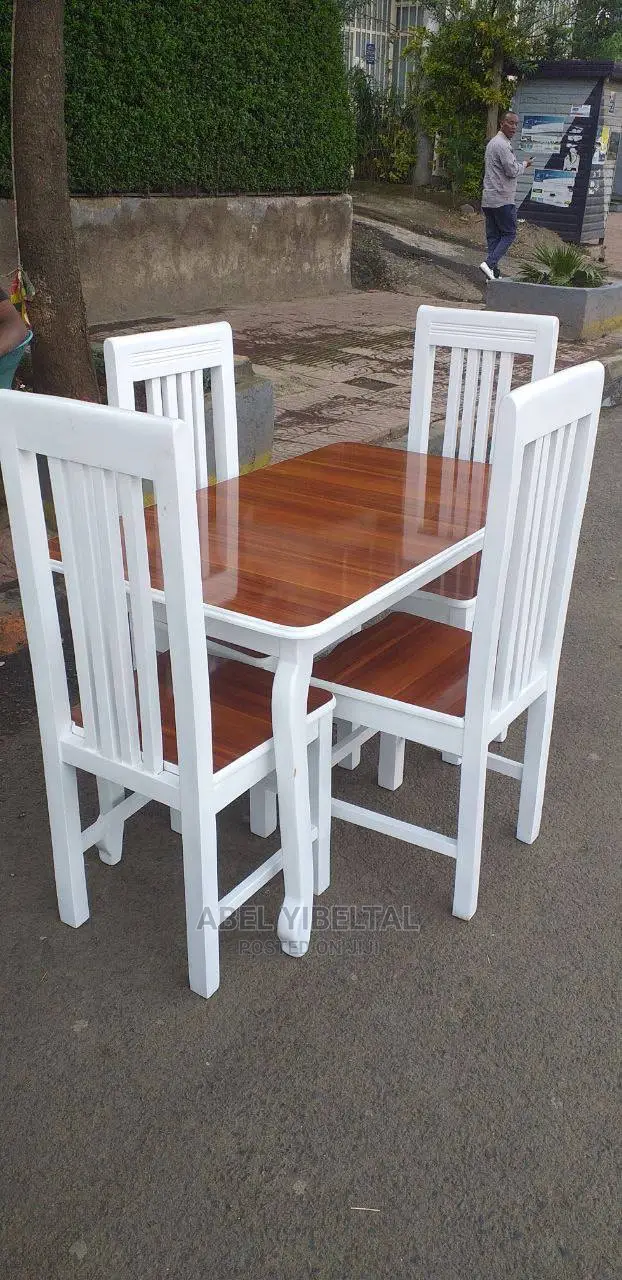 ከዋንዛ የተሰራ ውብ የሆኑ ባለ 4 የምግብ ጠረጴዛ !