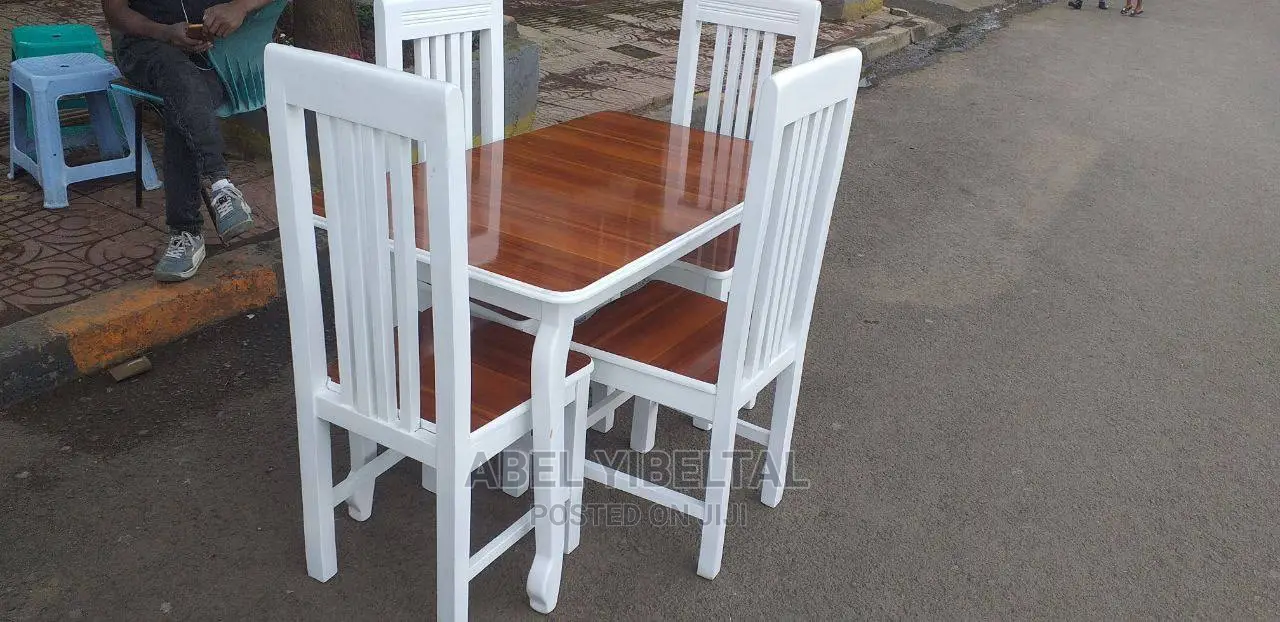 ከዋንዛ የተሰራ ውብ የሆኑ ባለ 4 የምግብ ጠረጴዛ !