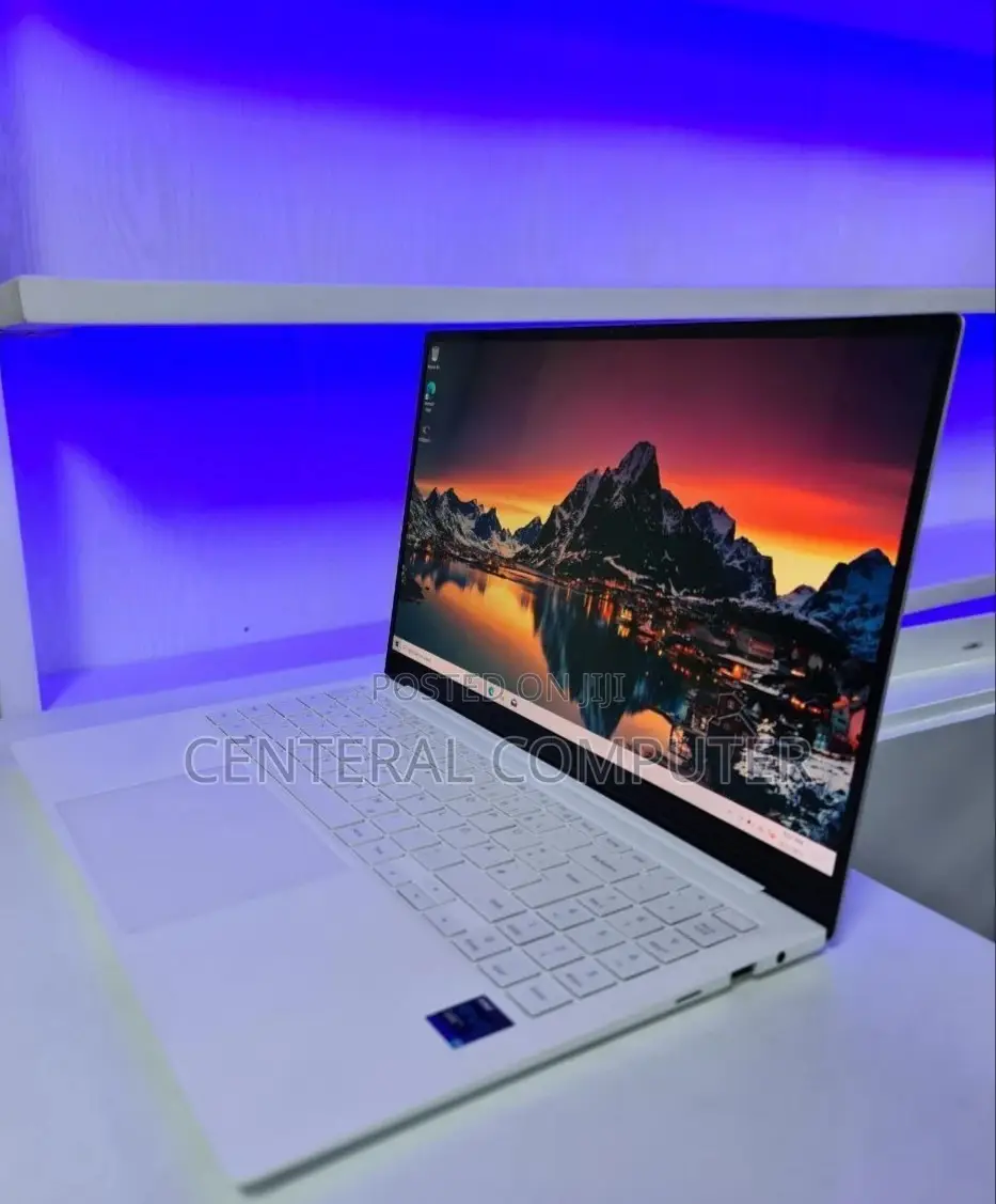 New Laptop Samsung Galaxy Book 2 16GB Intel Core I7 SSD 512GB