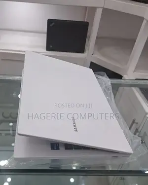 New Laptop Samsung NP550P5C 8GB Intel Core I5 SSD 256GB