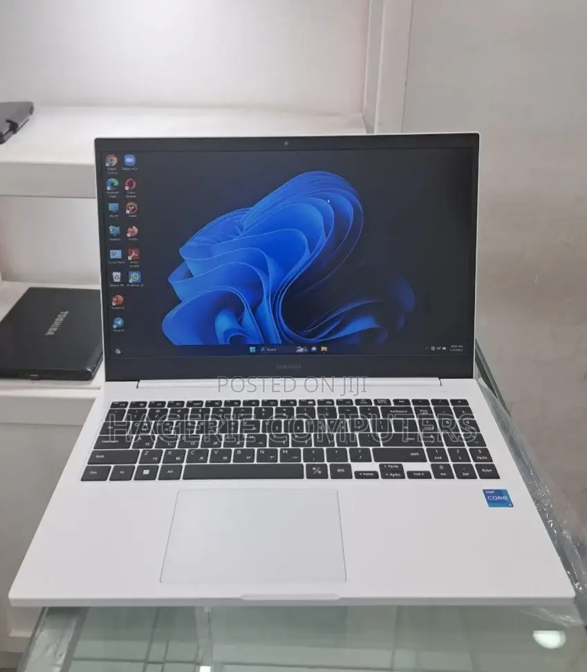 New Laptop Samsung NP550P5C 8GB Intel Core I5 SSD 256GB