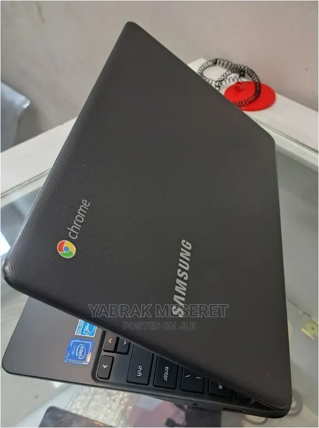 Samsung Chromebook Pro 3GB Intel Core 2 Quad SSHD (Hybrid) 16 GB