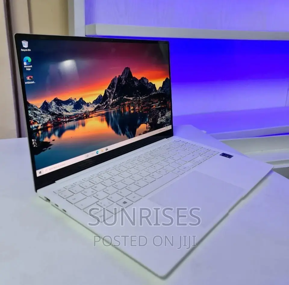 New Laptop Samsung Galaxy Book 2 16GB Intel Core I7 SSD 512GB