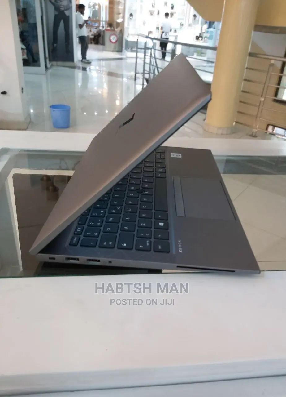 New Laptop HP ZBook Studio G5 16GB Intel Core I7 SSD 512GB