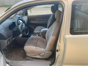 Toyota Hilux 2.5 D-4D Extra Cab 2008 Gold