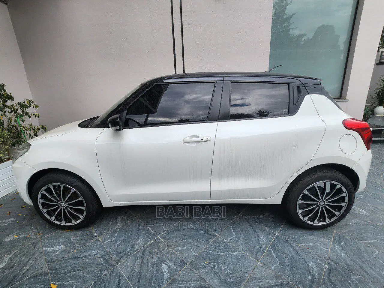 Suzuki Swift 2022 White