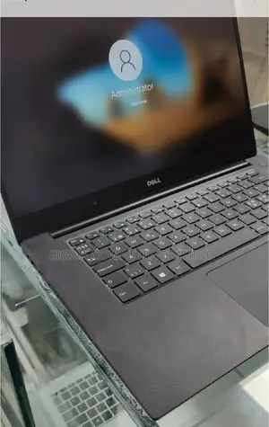 New Laptop Dell XPS 15 32GB Intel Xeon SSD 512GB