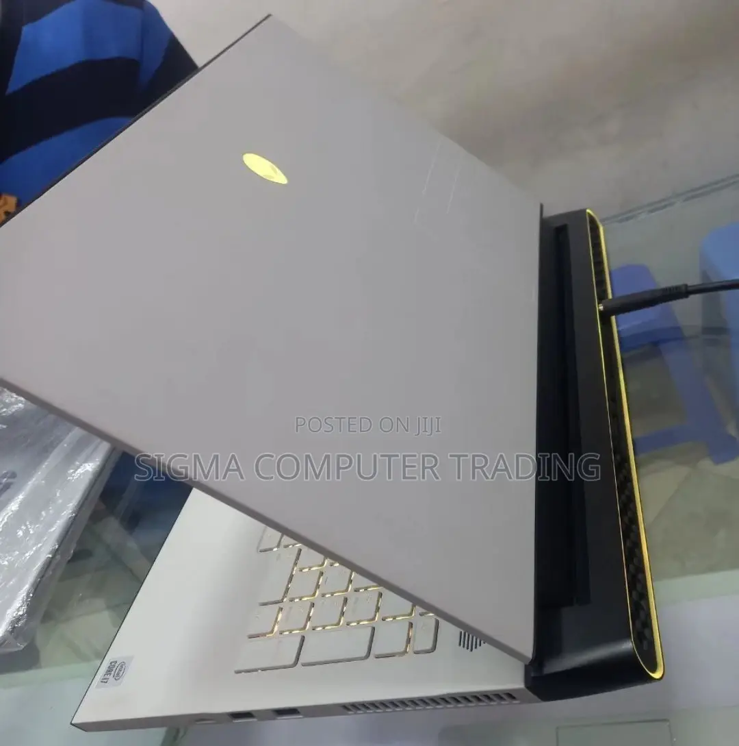 New Laptop Alienware M17x R2 32GB Intel Core I7 SSD 2T