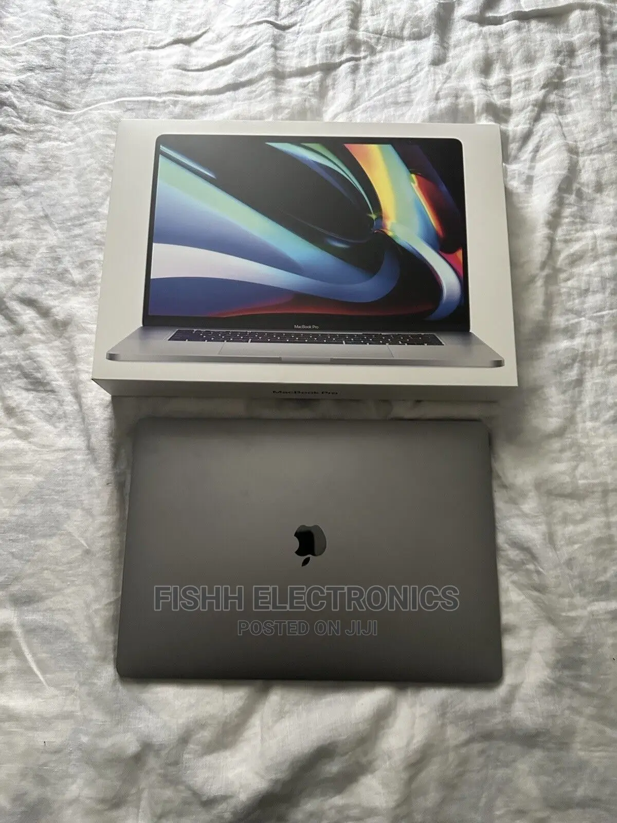 New Laptop Apple MacBook Pro 2022 M2 16GB Apple M2 SSD 512GB