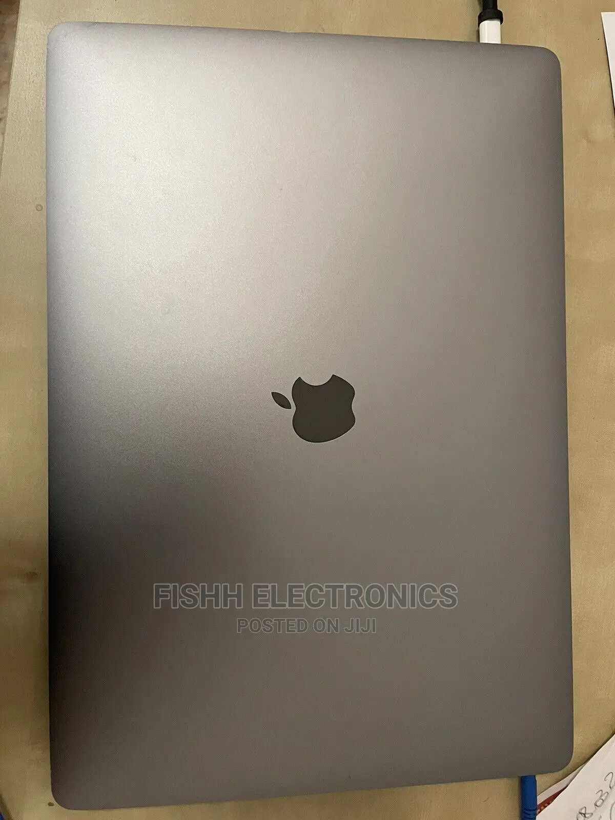 New Laptop Apple MacBook Pro 2022 M2 16GB Apple M2 SSD 512GB