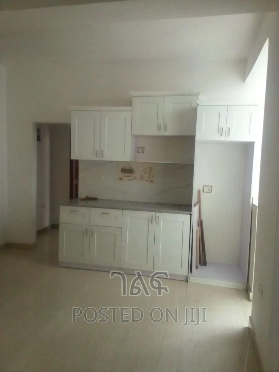 2bdrm Apartment in የኖህ, Bole for sale