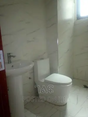 2bdrm Apartment in የኖህ, Bole for sale
