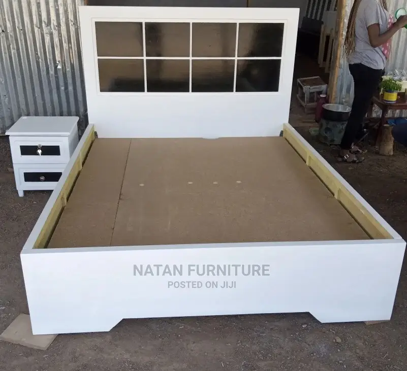 1.50 አልጋ ከነ ኮሞዲኖ