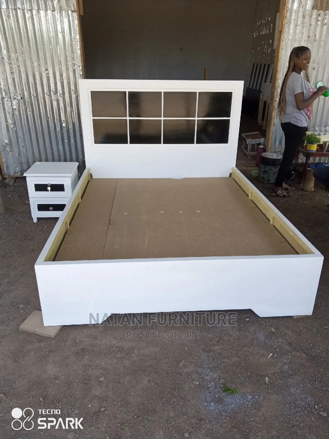 1.50 አልጋ ከነ ኮሞዲኖ