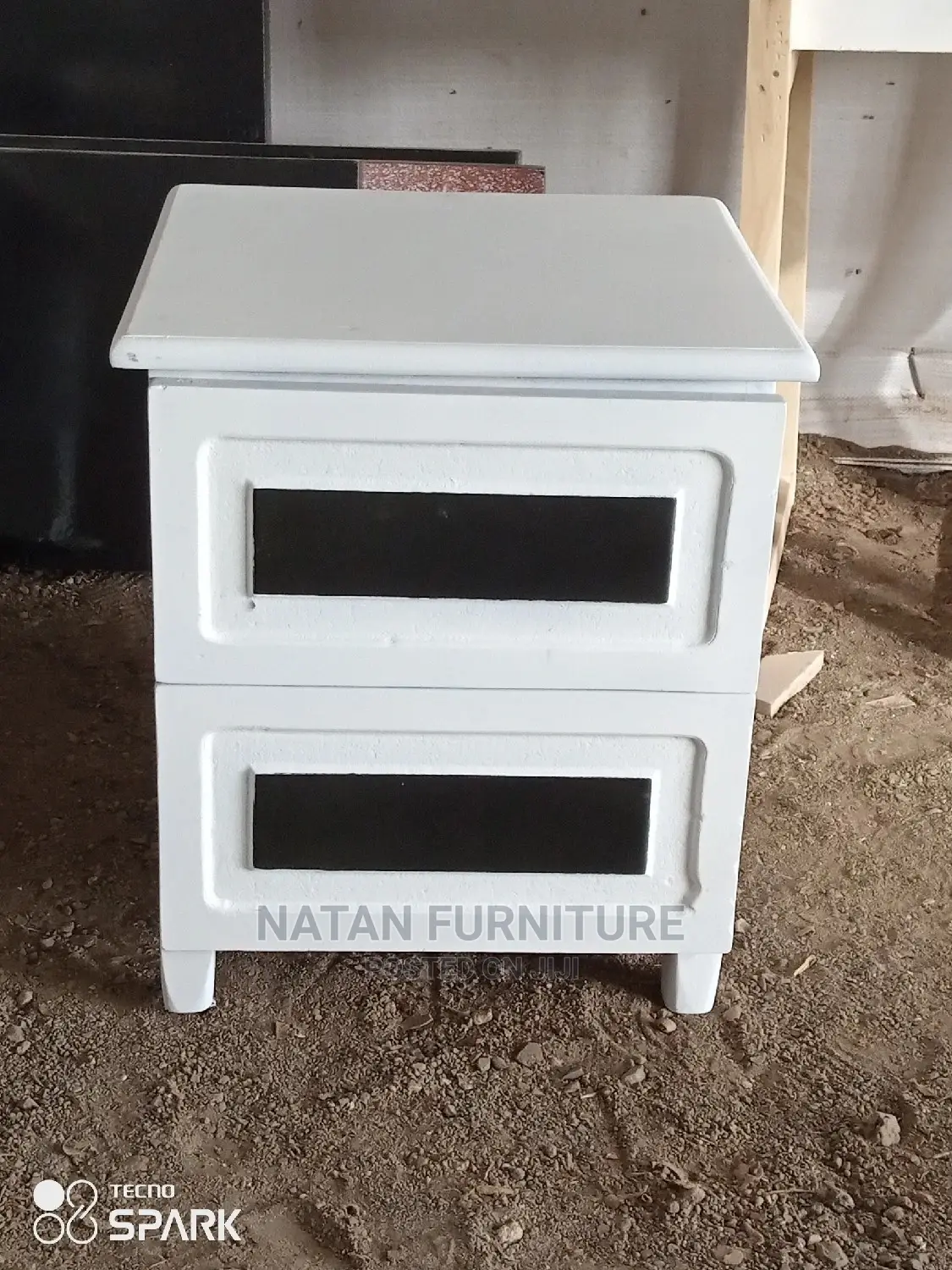 1.50 አልጋ ከነ ኮሞዲኖ