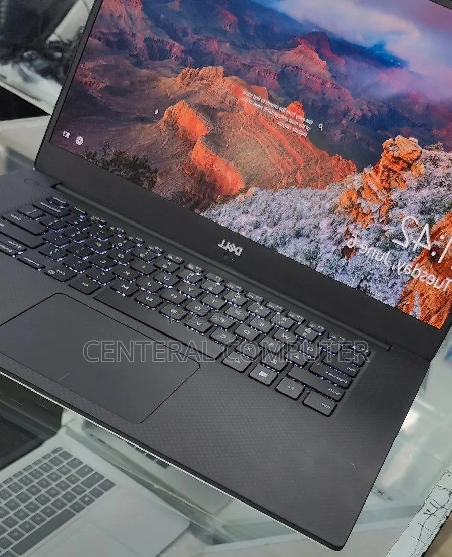 New Laptop Dell XPS 13 9370 16GB Intel Core I5 SSD 512GB