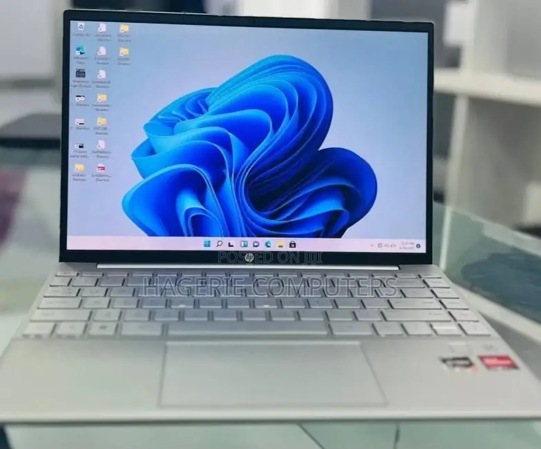 New Laptop HP Pavilion DM3Z 16GB AMD Ryzen 7 SSD 1T