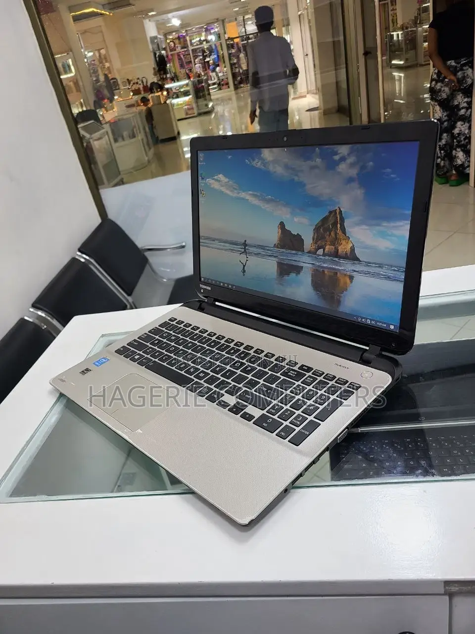 New Laptop Toshiba Satellite L550 4GB Intel Core I5 HDD 500GB