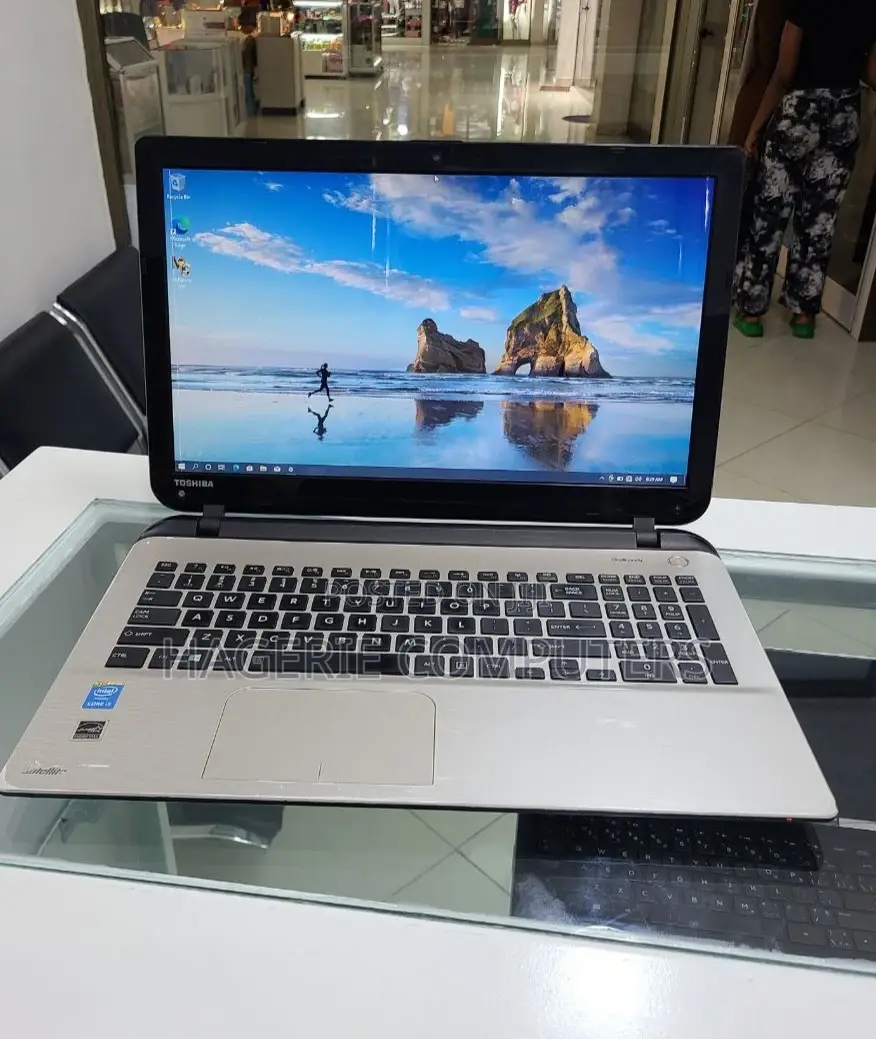 New Laptop Toshiba Satellite L550 4GB Intel Core I5 HDD 500GB