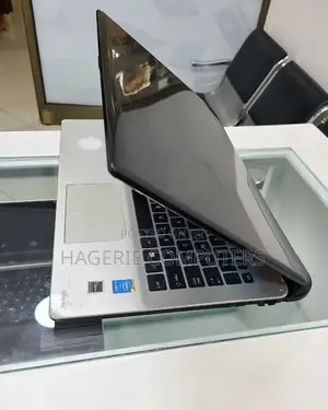 New Laptop Toshiba Satellite L550 4GB Intel Core I5 HDD 500GB