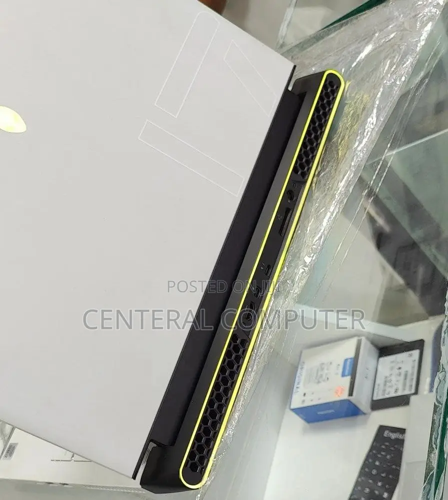 New Laptop Alienware M17x R2 32GB Intel Core I7 SSD 1.5T