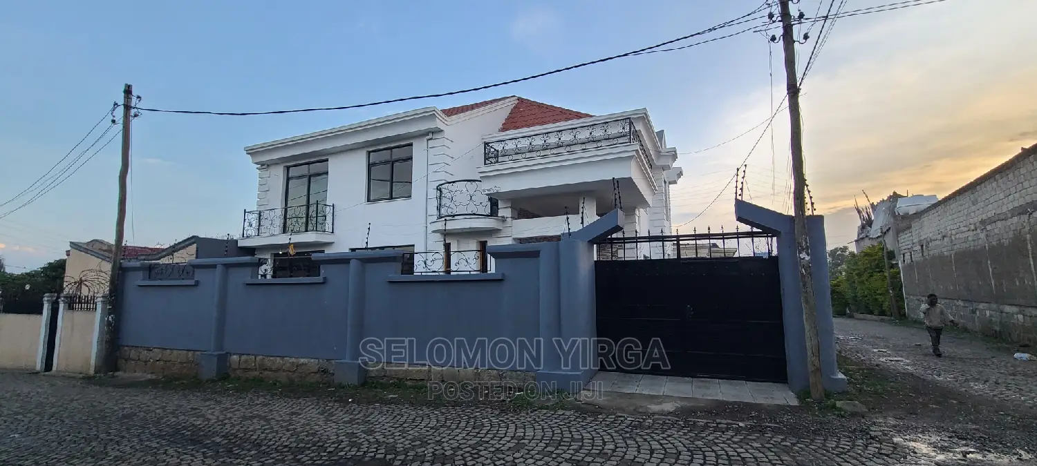 5bdrm House in አድስ, Yeka for sale