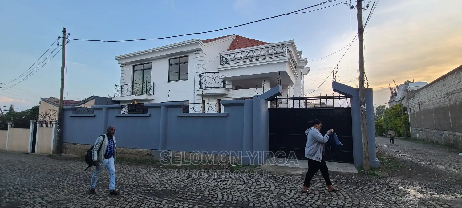 5bdrm House in አድስ, Yeka for sale