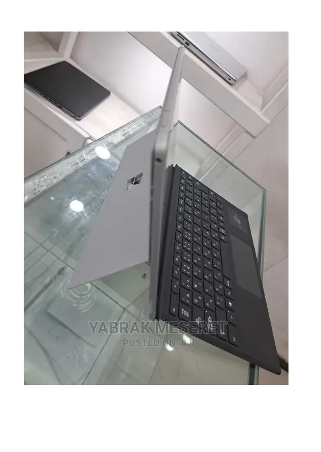 New Laptop Microsoft Surface 8GB Intel Core I5 SSD 128GB