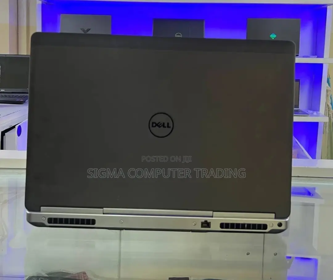 New Laptop Dell Precision 7760 64GB Intel Xeon SSD 512GB