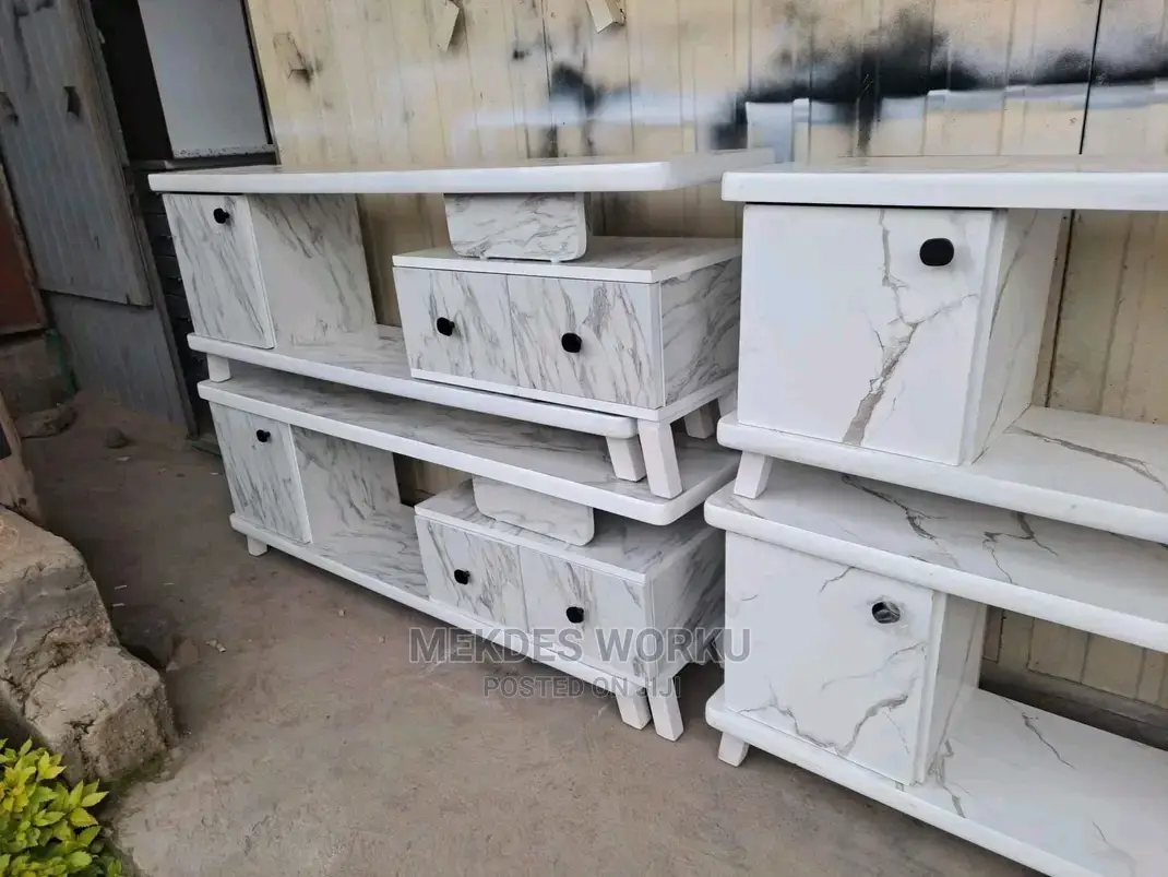 Tv Stand (Tv ሲታንድ)