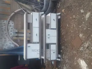 Tv Stand (Tv ሲታንድ)