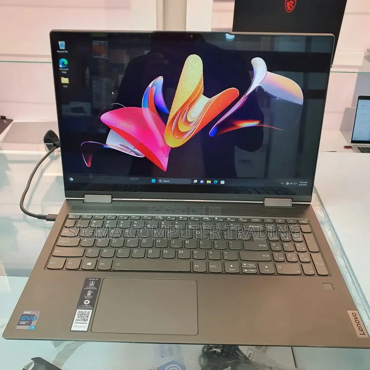 New Laptop Lenovo Yoga 700 12GB Intel Core I7 SSD 512GB