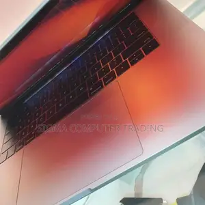 New Laptop Apple MacBook Pro 2017 16GB Intel Core I7 SSD 512GB