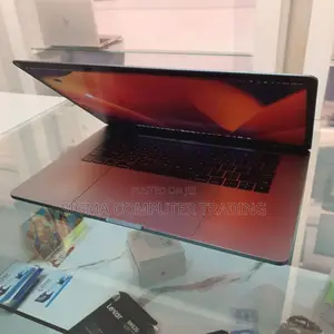 New Laptop Apple MacBook Pro 2017 16GB Intel Core I7 SSD 512GB