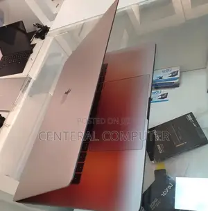 New Laptop Apple MacBook Pro 2017 16GB Intel Core I7 SSD 512GB