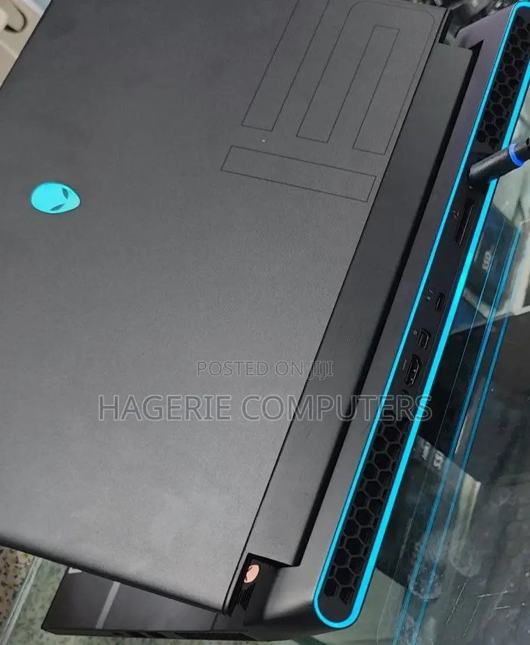 New Laptop Alienware M17x R2 32GB Intel Core I9 SSD 1T