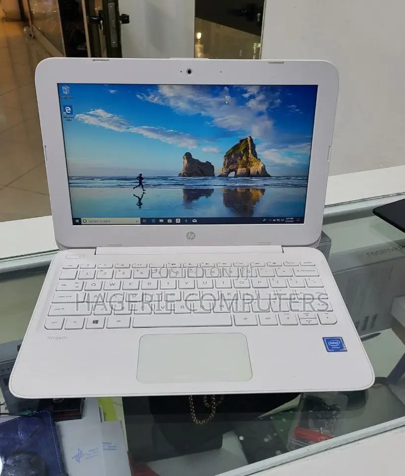 New Laptop HP Stream 11 4GB Intel Celeron SSD 72GB