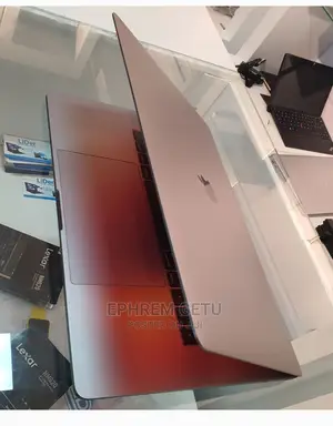 New Laptop Apple MacBook Pro 2017 16GB Intel Core I7 SSD 512GB