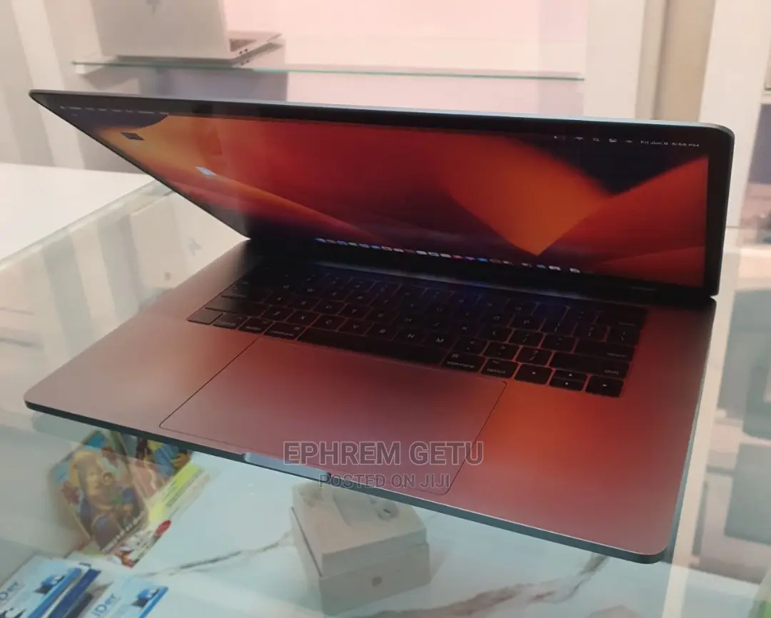 New Laptop Apple MacBook Pro 2017 16GB Intel Core I7 SSD 512GB