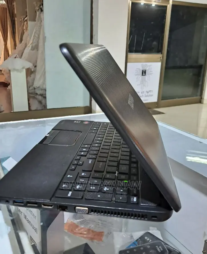 New Laptop Toshiba Satellite C850 6GB AMD HDD 320GB