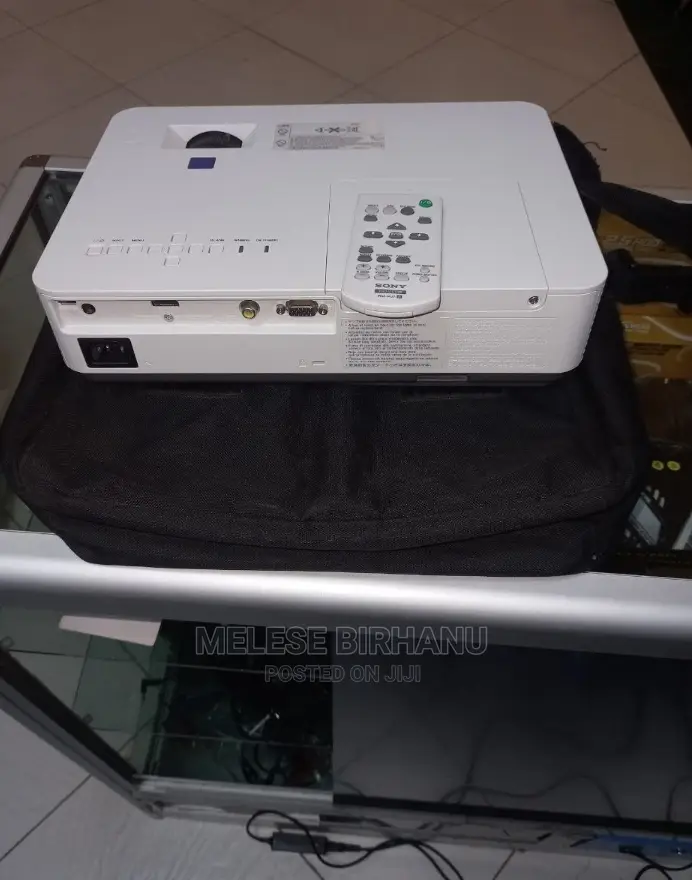 New Sony VPL-DX221 Projector