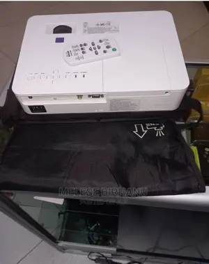 New Sony VPL-DX221 Projector