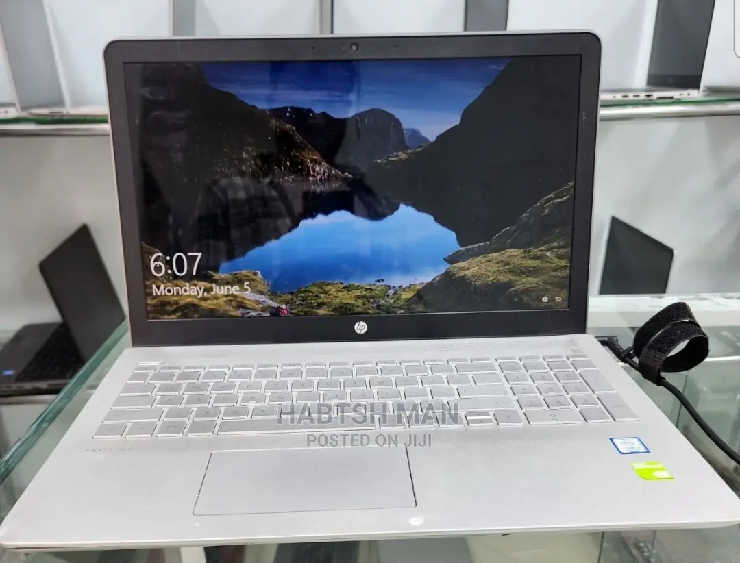New Laptop HP Pavilion 15 8GB Intel Core I5 SSD 256GB