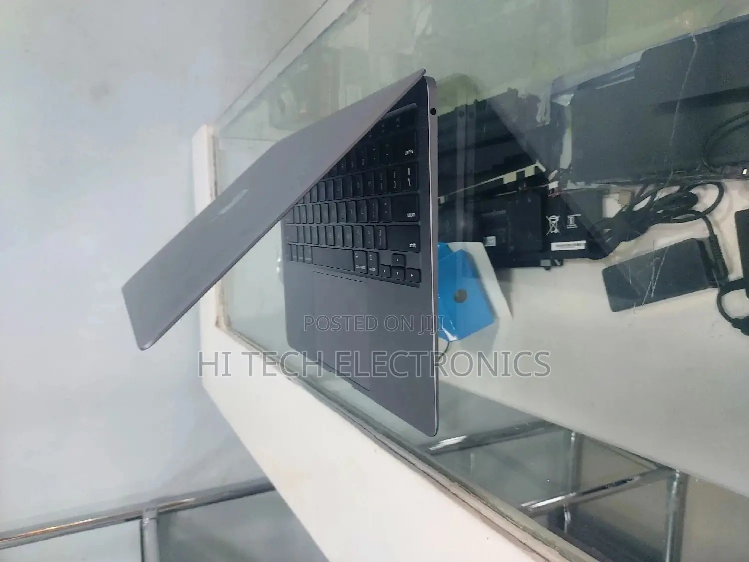 New Laptop Apple MacBook Air 2020 M1 8GB Intel Core I3 SSD 256GB