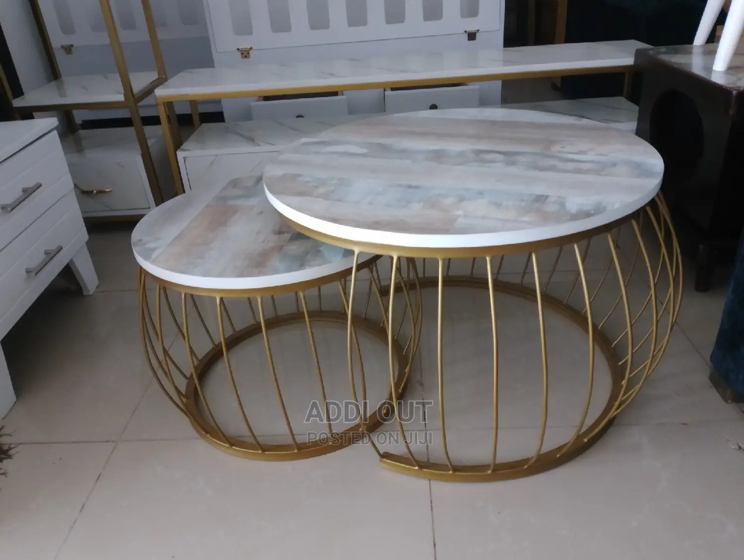 Table/ጠረጴዛ