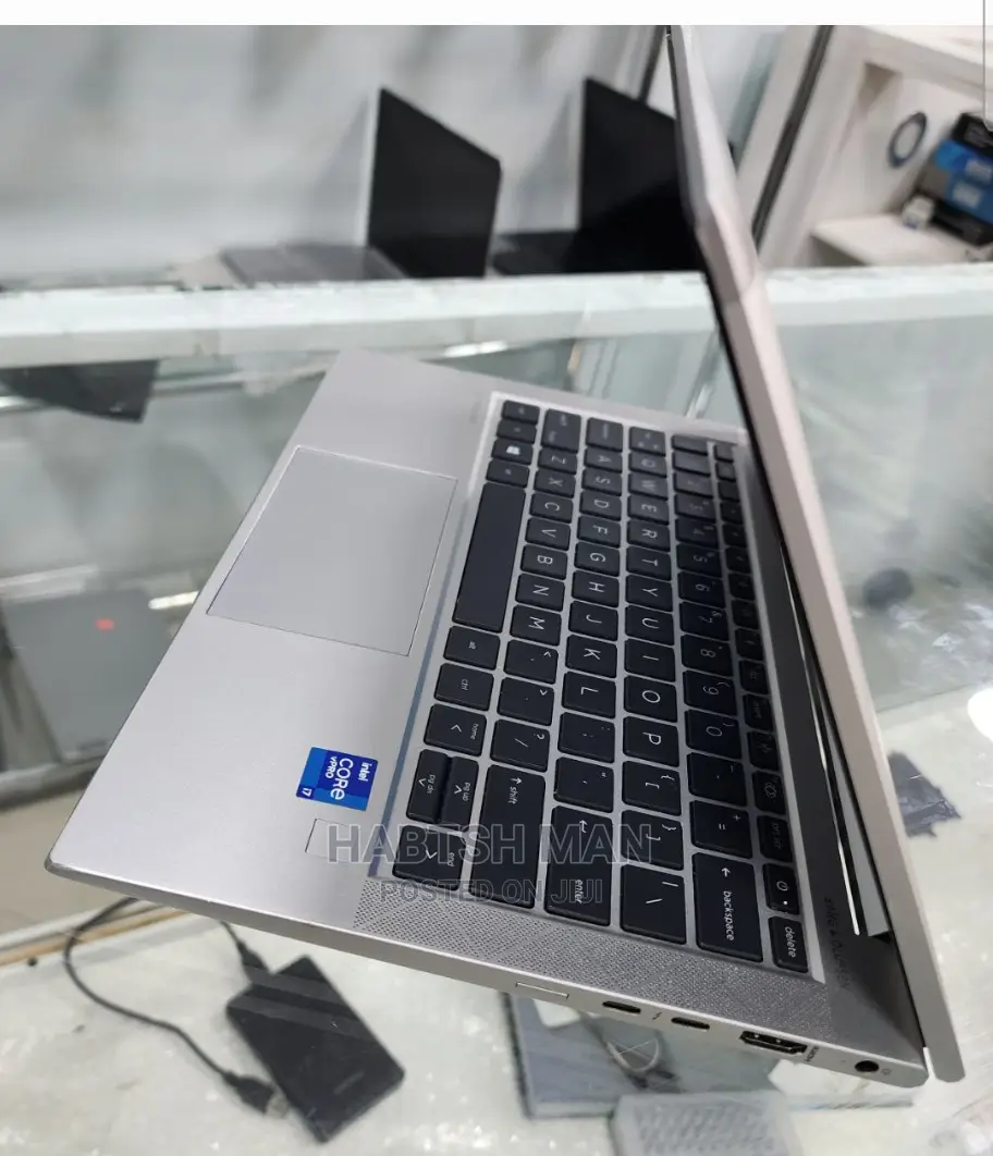 New Laptop HP EliteBook 830 16GB Intel Core I7 SSD 256GB