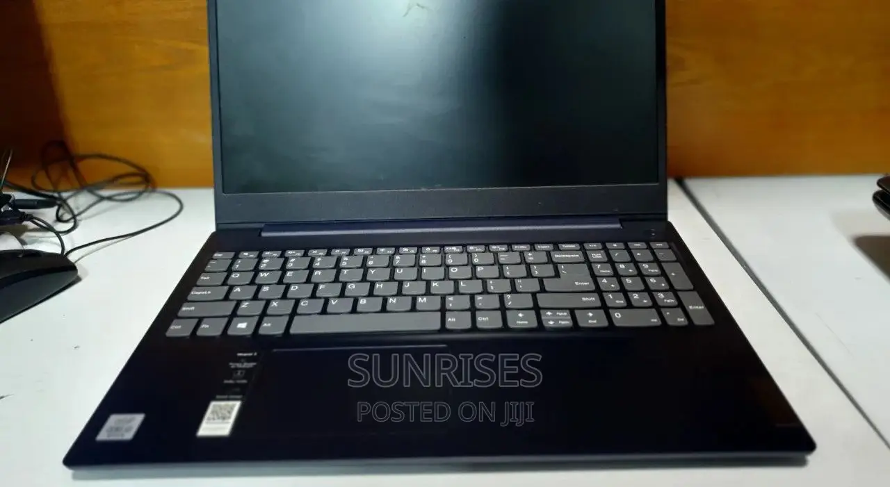 New Laptop Lenovo Ideapad 3 8GB Intel Core I3 SSD 256GB