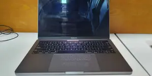 Photo - Laptop Apple MacBook Pro 2019 16GB Intel Core I7 SSD 512GB